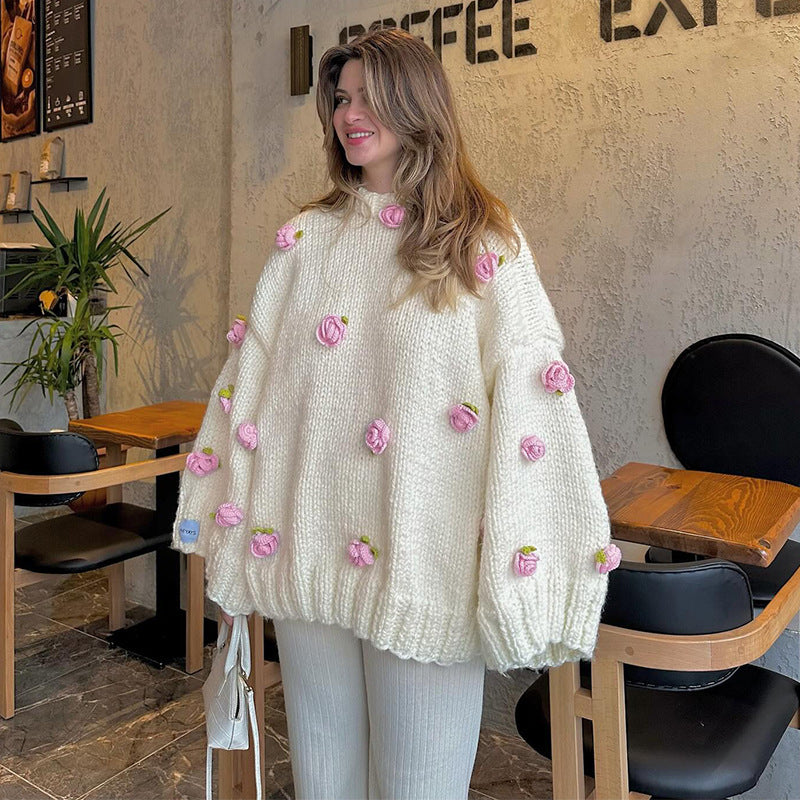 Sabina | Oversize’owy sweter z dzianiny z różanymi aplikacjami